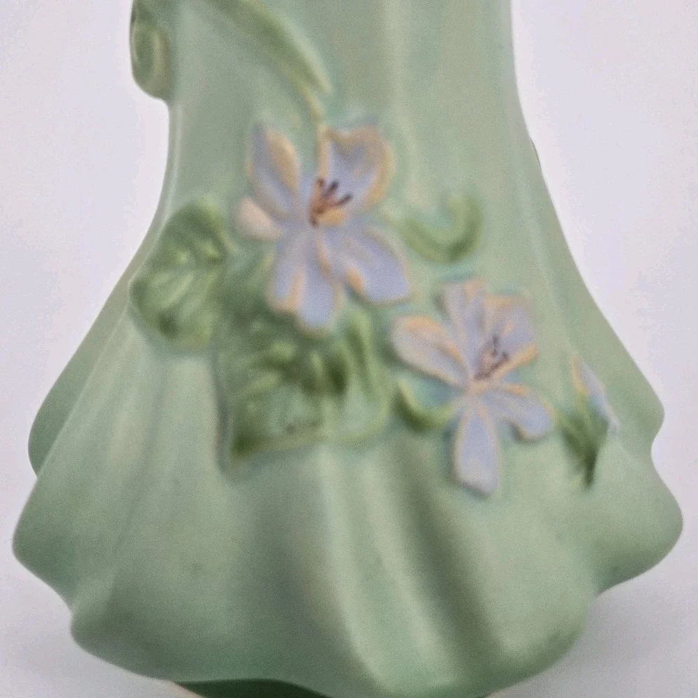 Vintage Weller Gloria G-22 Vase Matte Green Floral Ruffled Rim 1930s 8 Inches OH